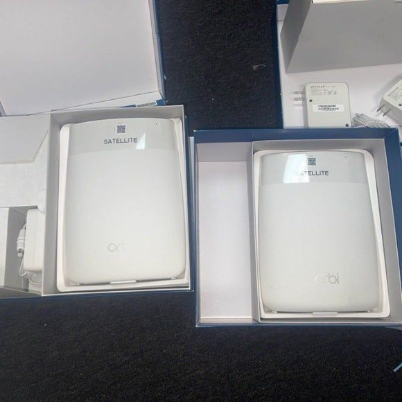 Netgear Orbi AC3000 Tri-Band Wireless Router White, 7500 sqf - Picture 5 of 11